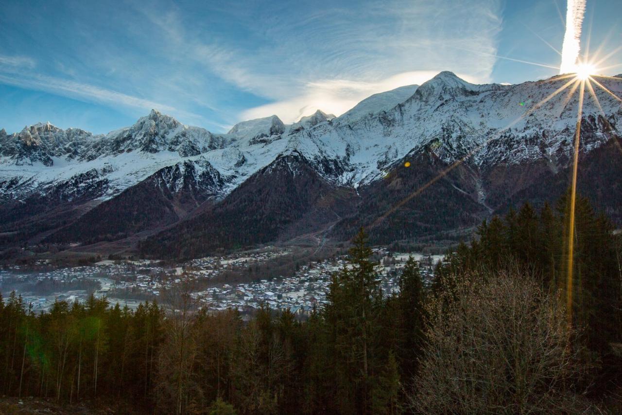 Le Chalet Mont Blanc เลอุชส์ ภายนอก รูปภาพ