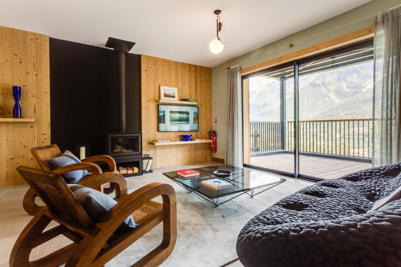Le Chalet Mont Blanc เลอุชส์ ภายนอก รูปภาพ