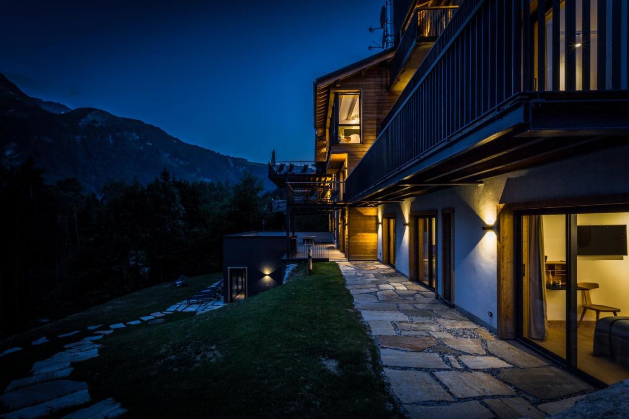 Le Chalet Mont Blanc เลอุชส์ ภายนอก รูปภาพ