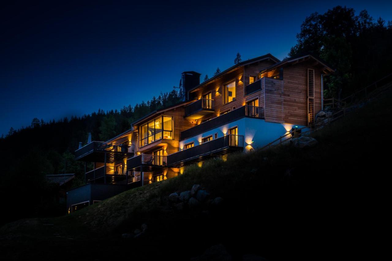 Le Chalet Mont Blanc เลอุชส์ ภายนอก รูปภาพ