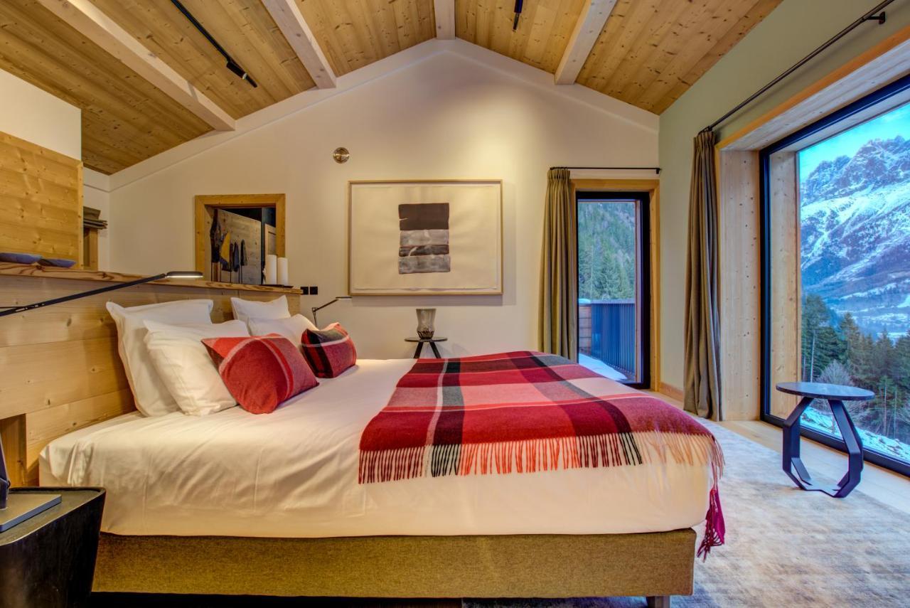 Le Chalet Mont Blanc เลอุชส์ ภายนอก รูปภาพ